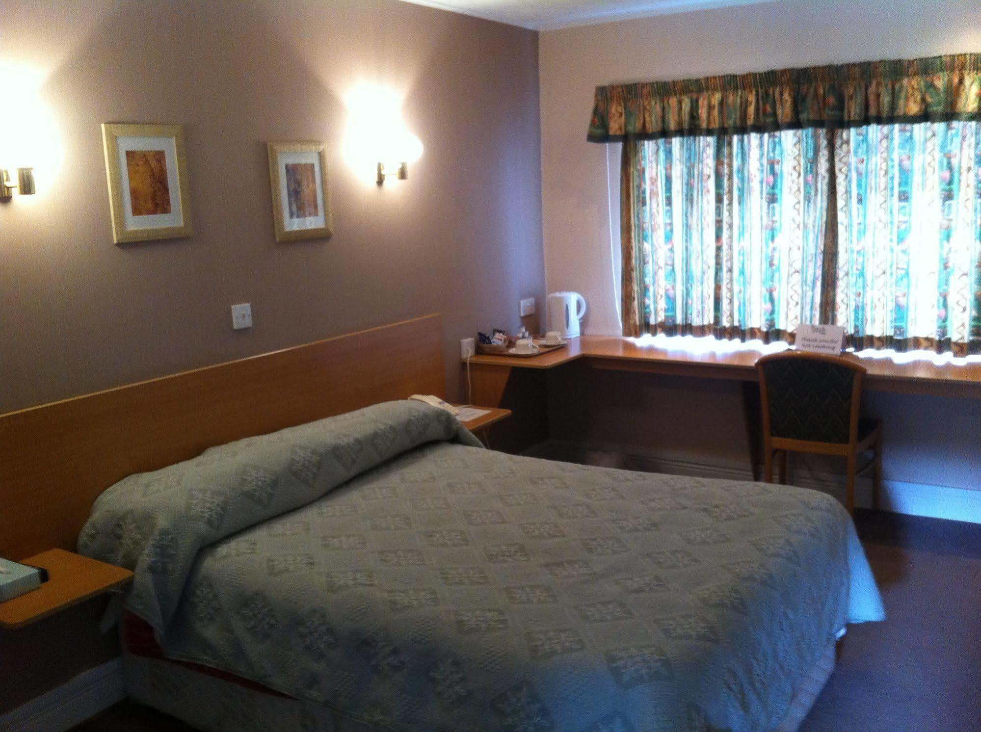 The Town & Country Lodge Dundry Buitenkant foto
