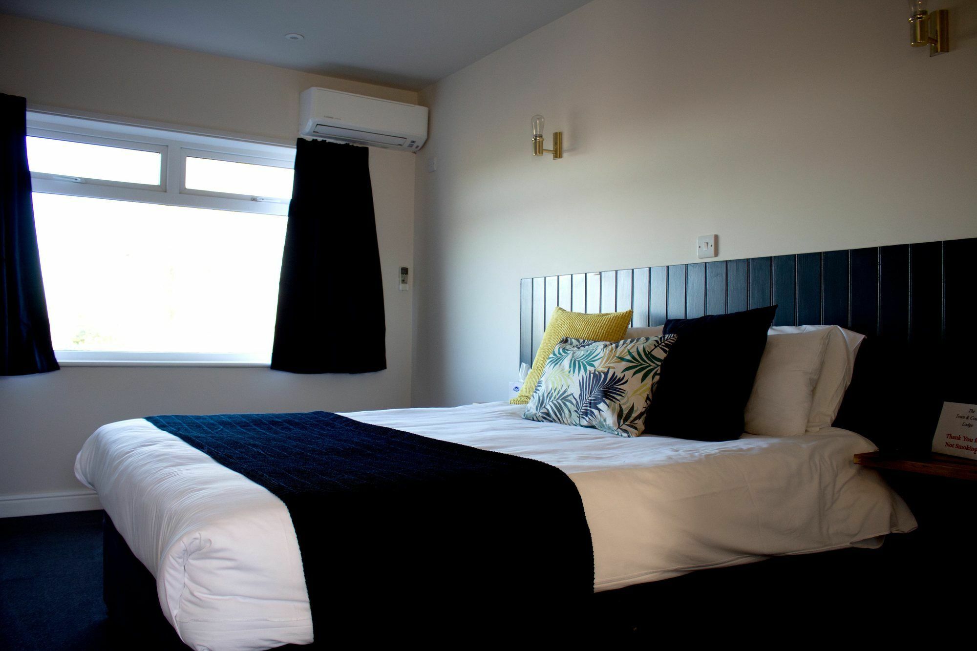 The Town & Country Lodge Dundry Buitenkant foto